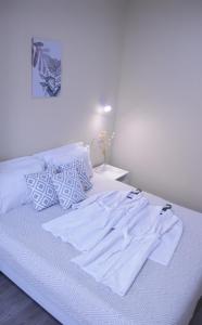 Ένα ή περισσότερα κρεβάτια σε δωμάτιο στο ЖК Comfort City Business-class