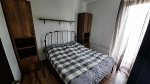 Giường trong phòng chung tại Apartment in Bakuriani