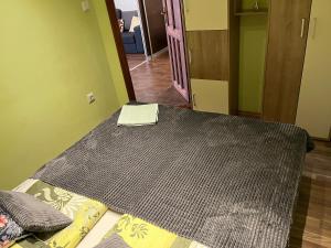 Posteľ alebo postele v izbe v ubytovaní Brookforest Family Apartman