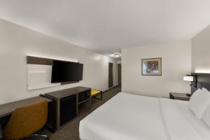 TV a/nebo společenská místnost v ubytování Comfort Inn & Suites Austin North Loop