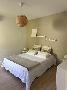 Postel nebo postele na pokoji v ubytování Le Marceau - Maison climatisée avec jardin + 9 fotografií
