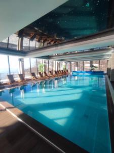 a swimming pool on the top of a building at Milmari kop in Raška