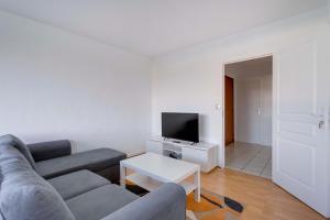 TV a/nebo společenská místnost v ubytování Cocon Ris-Orangis