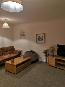 Χώρος καθιστικού στο Sun Gardens Retreat- can sleep 10 with 4 Double Beds & 2 sofa beds