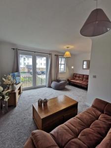 Χώρος καθιστικού στο Sun Gardens Retreat- can sleep 10 with 4 Double Beds & 2 sofa beds