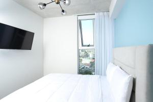 Imagen de la galería de Teal at 12, City Views and Wonderland Vibes!, en Hatillo