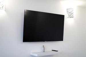 TV a/nebo společenská místnost v ubytování T2 cosy entre calme et proximité