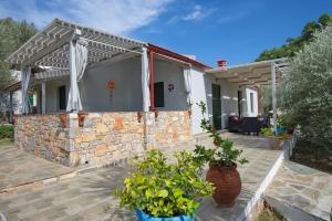 Imagine din galeria proprietății Aigaio Villa Between the Aegean Blue and Olive Grove în Alonnisos Old Town