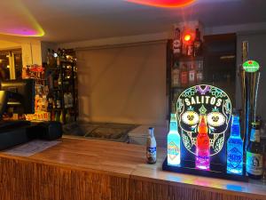 Hol lub bar w obiekcie Hotel Selva Arenal