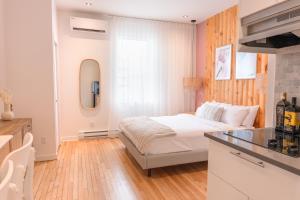 Katil atau katil-katil dalam bilik di #4 - Quaint Studio - Self Check in - Plateau - St-Denis - AC - TV