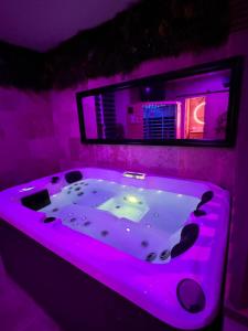 Fotografie z fotogalerie ubytování Le boudoir suite&spa v destinaci Malissard