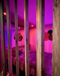 Postel nebo postele na pokoji v ubytování Le boudoir suite&spa