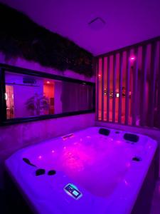 Fotografie z fotogalerie ubytování Le boudoir suite&spa v destinaci Malissard