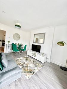 TV a/nebo společenská místnost v ubytování Hamilton House