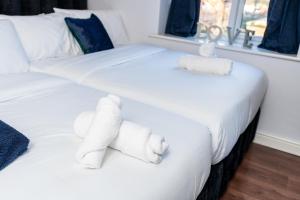 Postel nebo postele na pokoji v ubytování Stunning Doncaster City Centre Apartment, with 2 Double beds