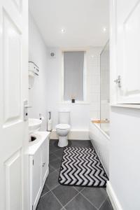 Koupelna v ubytování Stunning Doncaster City Centre Apartment, with 2 Double beds