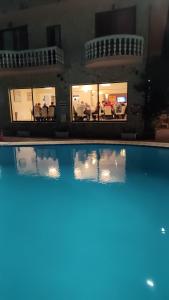Bazén v ubytování Hotel La Playa Blanca nebo v jeho okolí