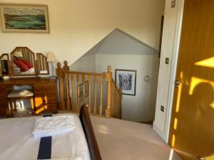 Ένα ή περισσότερα κρεβάτια σε δωμάτιο στο Top Floor En-suite Double Bedrooms With Great View Of Windsor Castle & Free Parking