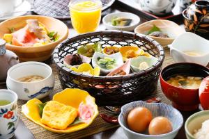 Options de petit-déjeuner proposées aux clients de l'établissement Hanare no yado Kamigakure