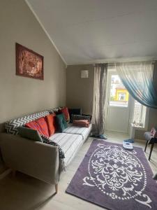 Χώρος καθιστικού στο Cozy room near city centre