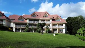 a large apartment building with a green lawn at Village Sainte Luce, Martinique - maeva Home - Studio 3 Personnes - Prestige MAE-7394 in Sainte-Luce