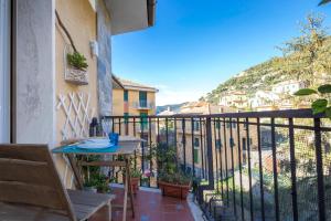 En balkon eller terrasse på CasaViva - Good Vibe Bilo in Camogli with Shared Pool
