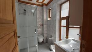 Koupelna v ubytování Fevzi Pasa Suite + 27 fotografií