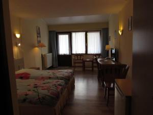 Postel nebo postele na pokoji v ubytování Hotel De Watermolen + 37 fotografií