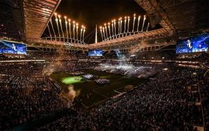 una vista aerea di uno stadio di baseball di notte di Luxury Villa Azure with Heated Pool 20 minutes to Beach a Miami
