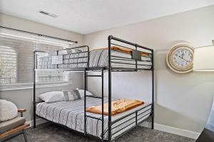 Foto dalla galleria di Top-Floor Condo with Pools Hot Tubs and Water Slides a St. George
