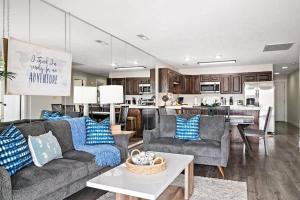 Foto dalla galleria di Top-Floor Condo with Pools Hot Tubs and Water Slides a St. George