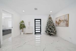 Foto dalla galleria di Luxury Villa Azure with Heated Pool 20 minutes to Beach a Miami