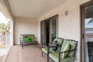 Foto dalla galleria di Top-Floor Condo with Pools Hot Tubs and Water Slides a St. George