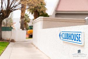 Foto dalla galleria di Top-Floor Condo with Pools Hot Tubs and Water Slides a St. George