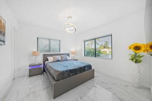 Letto o letti in una camera di Luxury Villa Azure with Heated Pool 20 minutes to Beach