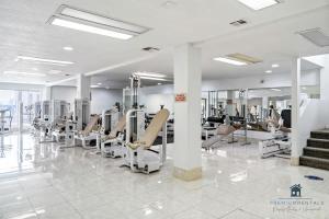 Foto dalla galleria di Top-Floor Condo with Pools Hot Tubs and Water Slides a St. George