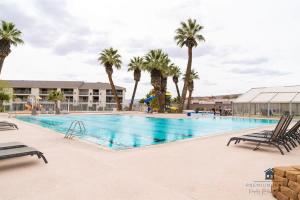 Foto dalla galleria di Top-Floor Condo with Pools Hot Tubs and Water Slides a St. George