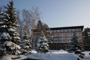 a group of trees covered in snow in front of a building at Sanotoriy Solotcha in Solotcha