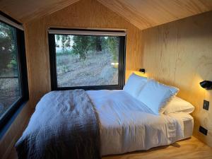 Postel nebo postele na pokoji v ubytování Cabaña en Santuario El Ajial - Paine - Tucu Cabins