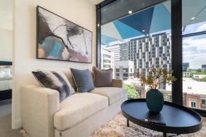 Photo de la galerie de l'établissement 1BR Apt in Clayton Mel CBD with City view, à Melbourne