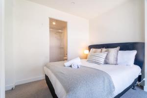 Photo de la galerie de l'établissement 1BR Apt in Clayton Mel CBD with City view, à Melbourne