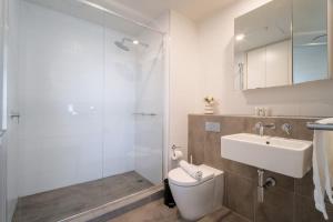 Photo de la galerie de l'établissement 1BR Apt in Clayton Mel CBD with City view, à Melbourne