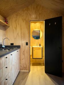 Kuchyň nebo kuchyňský kout v ubytování Cabaña en Santuario El Ajial - Paine - Tucu Cabins