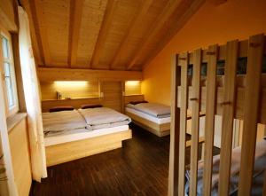 Un pat sau paturi într-o cameră la Haus Rose