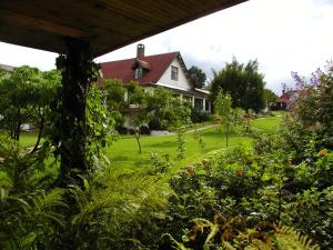 Brackenhurst Conference and Retreat Centre外面的花园