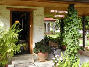 Brackenhurst Conference and Retreat Centre外面的花园