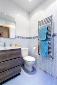 Kúpeľňa v ubytovaní Bcn-rentals apartments in the Old town