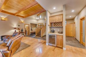 a living room with a couch and a table at Luxe All-Season Retreat by AvantStay Prime Location Near Skiing in Truckee