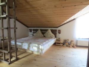 a bedroom with a bed with a wooden ceiling at Art d'ECO in Skole