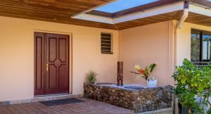 Foto sihtkohas Punaauia asuva majutusasutuse Magnificent 5 Br Villa with pool: amazing views galeriist